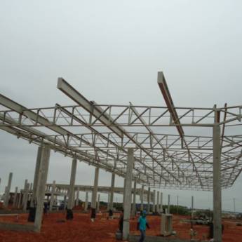 Comprar o produto de Estrutura Metálica para Cobertura de Sala de Aula – Conforto e Proteção em Lençóis Paulista, SP em Estruturas Metálicas em São Manuel, SP por Solutudo