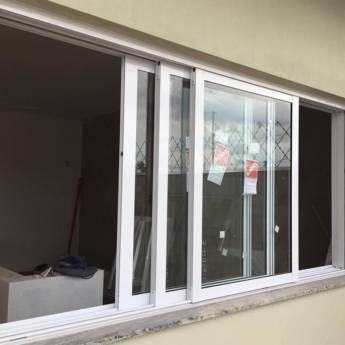 Comprar o produto de Janela de correr em Janelas pela empresa VerticalGlass - Esquadrias de Alumínio e Vidros em São Manuel, SP por Solutudo