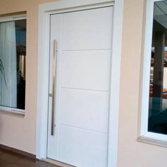 Comprar o produto de Porta Pivotante em Portas de Alumínio pela empresa VerticalGlass - Esquadrias de Alumínio e Vidros em São Manuel, SP por Solutudo