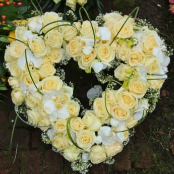 Comprar o produto de Coroas de Flores - Homenagem Respeitosa e Elegante - São Manuel, SP em Coroa de Flores em Lençóis Paulista, SP por Solutudo