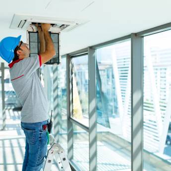 Comprar o produto de Assistência técnica de ar condicionado em Ar Condicionado em São Manuel, SP por Solutudo