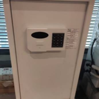 Comprar o produto de W Cofres - Empresa especializada em cofres  em Cofres em Rio de Janeiro, RJ por Solutudo