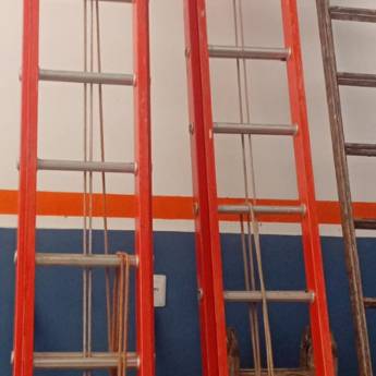 Comprar o produto de ESCADA EXTENSÍVEL de Fibra para Locação em Santa Cruz do Rio Pardo - SP em Aluguel de Equipamentos em São Pedro, SP por Solutudo