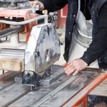 Comprar o produto de Produtos Sob Medida em Mármores e Granitos para Projetos Personalizados - Qualidade e Exclusividade em Tietê/SP em Marmorarias pela empresa R.R Marmoraria em Cerquilho, SP por Solutudo