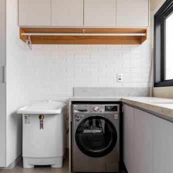 Comprar o produto de Lavanderias Planejadas no Ninho Verde II – Organização Total em Móveis Planejados - Marcenarias em Ninho Verde II Eco Residence, SP por Solutudo