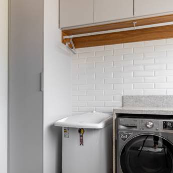 Comprar o produto de Lavanderias Planejadas no Ninho Verde II – Organização Total em Móveis Planejados - Marcenarias em Ninho Verde II Eco Residence, SP por Solutudo