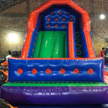 Comprar o produto de Tobogã Híbrido 2x1: Diversão Garantida para Qualquer Evento em Mogi das Cruzes em Tobogã pela empresa Diversão Brinquedos  em São Paulo, SP por Solutudo