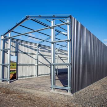 Comprar o produto de Confecção de Barracão com Estrutura Robusta – Qualidade Garantida em Santa Cruz do Rio Pardo, SP em Montagem de estruturas metálicas em Ourinhos, SP por Solutudo