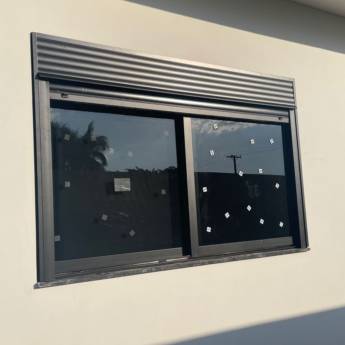 Comprar o produto de Janela com Persiana Automatizada em Tatuí - Conforto e Praticidade para seu Ambiente em Vidraçaria em Cerquilho, SP por Solutudo