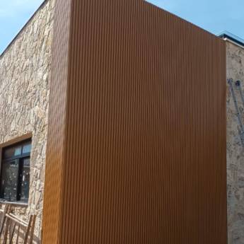 Comprar o produto de Revestimento com Lambril Ripado em Tatuí - Elegância e Sustentabilidade para seus Ambientes em Vidraçaria pela empresa Moraes Esquadrias de Alumínio em Cerquilho, SP por Solutudo