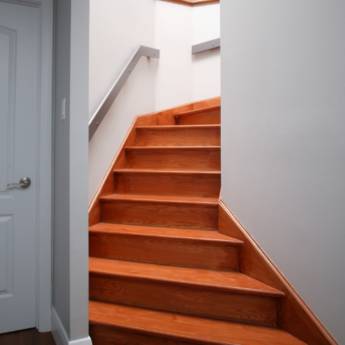 Comprar o produto de Escadas de Madeira com Design Personalizado – Avaré em Carpintaria - Estruturas e Produtos de Madeira em Riviera de Santa Cristina I, SP por Solutudo