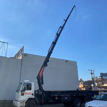 Comprar o produto de Transportes de Máquinas Industriais em Porto Alegre – Segurança e Precisão em Caminhão Munck em Cachoeirinha, RS por Solutudo