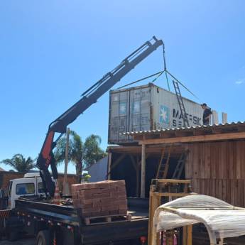 Comprar o produto de Transportes de Contêiner em Porto Alegre – Agilidade e Confiabilidade em Caminhão Munck em Viamão, RS por Solutudo