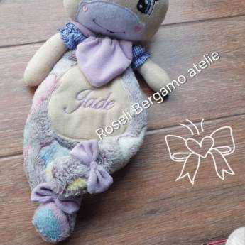 Comprar o produto de Naninha Unicórnio em Batatais | Conforto e Carinho em Arte e Artesanato pela empresa Ateliê Roseli Bérgamo em Batatais, SP por Solutudo