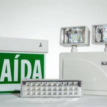 Comprar o produto de Iluminação de Emergência – Segurança Garantida em São Manuel/SP em Extintores - Equipamentos de Proteção Contra Incêndio em Avaré, SP por Solutudo