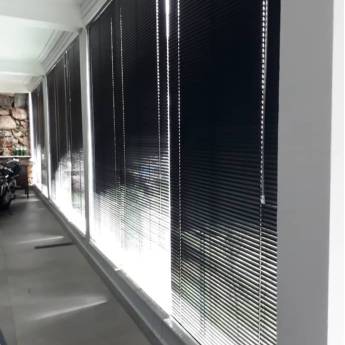 Comprar o produto de Persianas Horizontais em Poço Fundo MG – Proteção e Estilo em Persianas em Poço Fundo, MG por Solutudo