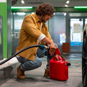 Comprar o produto de Auxílio de Combustível – Emergência Resolvida Rapidamente em Marília/SP em Guincho de coluna em Garça, SP por Solutudo