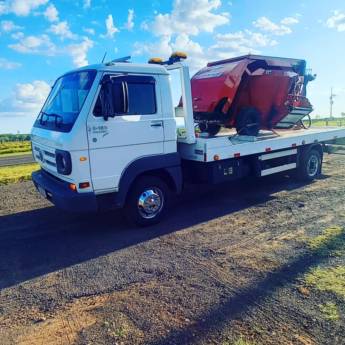 Comprar o produto de  Reboque de Máquinas - Agilidade e Segurança em Marília/SP em Guinchos pela empresa Guincho Dupia LTDA em Pompéia, SP por Solutudo