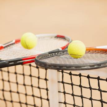 Comprar o produto de Loja/Encordoamento em Aulas de Tennis em Atibaia, SP por Solutudo