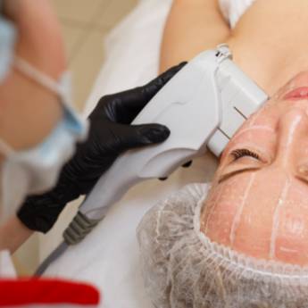 Comprar o produto de Lifting de Ouro - Rejuvenescimento Imediato em Avaré/SP em Estética Facial pela empresa Equilibrium Estética  Avançada Avaré em Cerqueira César, SP por Solutudo