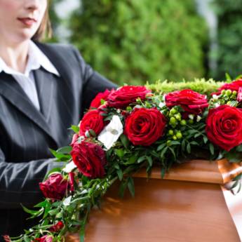 Comprar o produto de Arranjo para Funeral em Araquari – Homenagem com Respeito e Beleza em Floriculturas em Joinville, SC por Solutudo