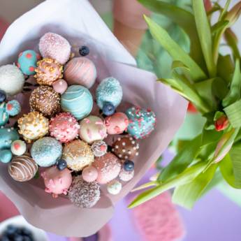 Comprar o produto de Buquê de Chocolate em Araquari – Um Presente Doce e Inesquecível em Floriculturas em Balneário Barra do Sul, SC por Solutudo