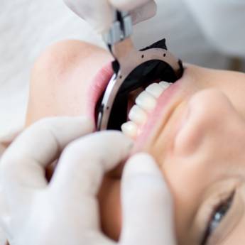 Comprar o produto de Ajuste Oclusal - Melhora da Função e Conforto em Uberlândia/MG em Odontologia pela empresa Prado e Neves  em Patrocínio, MG por Solutudo