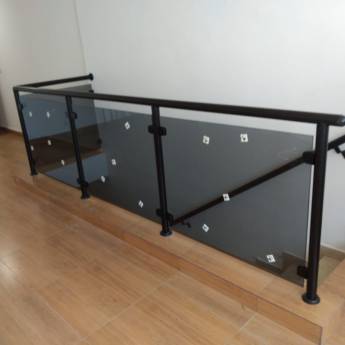 Comprar o produto de Guarda-Corpo de Vidro - Segurança e Estilo para seu Espaço em São Paulo em Vidraçarias em Guarulhos, SP por Solutudo