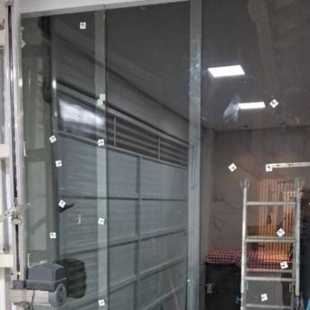 Comprar o produto de Porta de Vidro - Elegância para sua Entrada em São Paulo em Vidraçarias pela empresa Getsemani Vidraçaria em Guarulhos, SP por Solutudo
