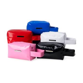 Comprar o produto de 14668 Necessaire Vinil Impermeável com Plaquinha em Necéssaire pela empresa Public Gráfica e Brindes em Ribeirão Preto, SP por Solutudo