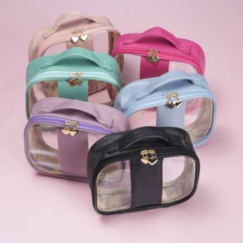 Comprar o produto de 18647P Necessaire PVC Impermeável em Necéssaire pela empresa Public Gráfica e Brindes em Ribeirão Preto, SP por Solutudo