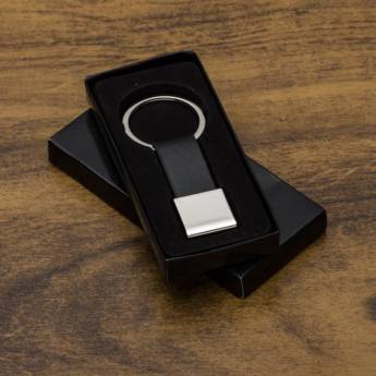 Comprar o produto de 10028 Chaveiro Metal com Couro em Chaveiros pela empresa Public Gráfica e Brindes em Ribeirão Preto, SP por Solutudo