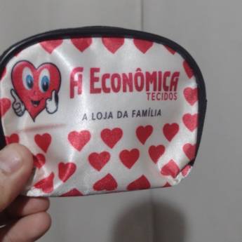 Comprar o produto de Porta moedas  em Necéssaire pela empresa Public Gráfica e Brindes em Ribeirão Preto, SP por Solutudo