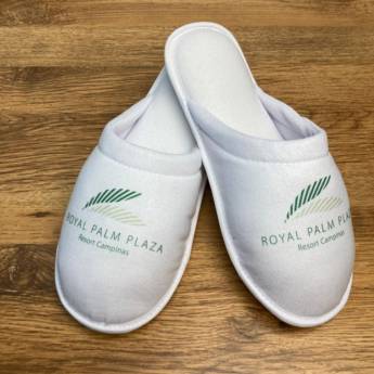 Comprar o produto de PANTUFA PERSONALIZADA ref: 1055  em Chinelos pela empresa Public Gráfica e Brindes em Ribeirão Preto, SP por Solutudo