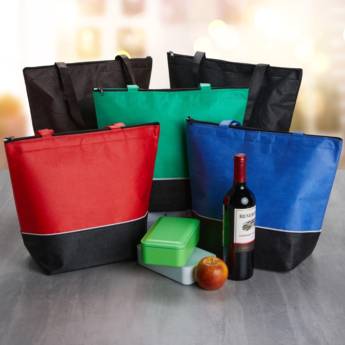 Comprar o produto de 01699 Sacola rPET Térmica 10 Litros em Sacolas Personalizadas pela empresa Public Gráfica e Brindes em Ribeirão Preto, SP por Solutudo