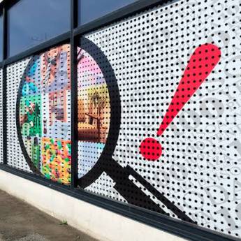 Comprar o produto de Adesivos Perfurados em Adesivos pela empresa Public Gráfica e Brindes em Ribeirão Preto, SP por Solutudo