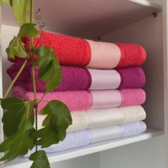 Comprar o produto de Toalha de Rosto para Estampa Sublimática 250g/m² - Inova em Toalhas pela empresa Public Gráfica e Brindes em Ribeirão Preto, SP por Solutudo