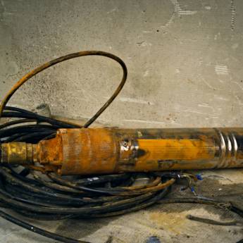 Comprar o produto de Bomba Sapo – Aluguel de Equipamentos em Nova Lima em Locação de Equipamentos em Nova Lima, MG por Solutudo