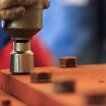 Comprar o produto de Chave Pneumática de Impacto – Aluguel em Nova Lima em Locação de Equipamentos em Nova Lima, MG por Solutudo