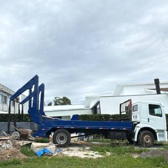 Comprar o produto de Serviço Realizado no Golden Village – Criciúma SC em Caçambas em Criciúma, SC por Solutudo