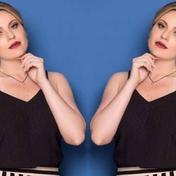 Comprar o produto de Regata de Viscose c/ Tecido Bordado e Alça Bordada c/ Miçangas (Última peça Disponível na Cor Azul Marinho e Tamanho: 48/50) em Feminino em Bauru, SP por Solutudo