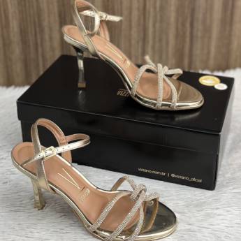 Comprar o produto de Sandália adulta Vizzano em A Classificar pela empresa Lojas Dom Flavittos em Uberlândia, MG por Solutudo