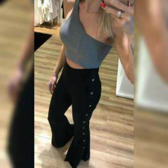 Comprar o produto de Calça de Poliéster c/ Botões Lateral (Semelhante a essa Disponível no Tamanho: 40) em Roupas e Acessórios em Bauru, SP por Solutudo