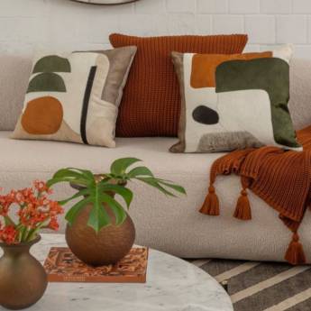 Comprar o produto de Almofadas Decorativas com Conforto e Estilo – Ninho Verde II Eco Residence em Decoração - Objeto para Decoração pela empresa Decor Max Casa em Ninho Verde II Eco Residence, SP por Solutudo