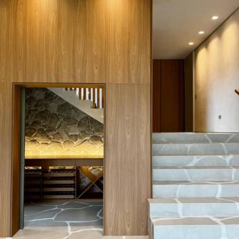 Comprar o produto de Projeto Residência Granja Viana – Arquitetura e Interiores no Ninho Verde II SP em Arquitetura em Ninho Verde II Eco Residence, SP por Solutudo