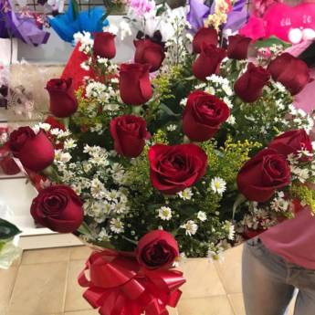 Comprar o produto de Ramalhete com 18 Rosas em Arranjo de Flores em Ourinhos, SP por Solutudo