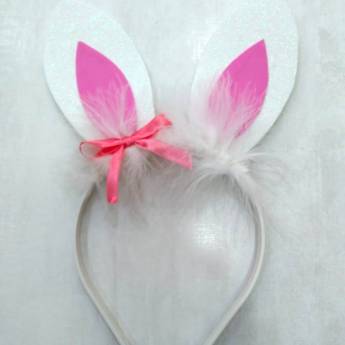 Comprar o produto de 1114 - Kit tiara coelhinha em Kits Festa em Tietê, SP por Solutudo