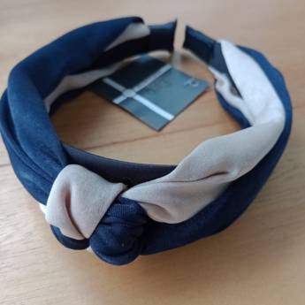 Comprar o produto de Tiara azul escuro e bege em Roupas e Acessórios em Botucatu, SP por Solutudo