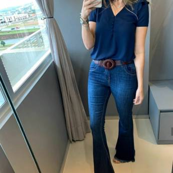 Comprar o produto de  Jeans Flare (Semelhante a essa Disponível nos Tamanhos: 38 e 40) em Roupas e Acessórios em Bauru, SP por Solutudo