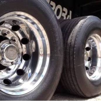 Comprar o produto de Conserto Pneus de Caminhão em Caminhões em Bom Jesus dos Perdões, SP por Solutudo